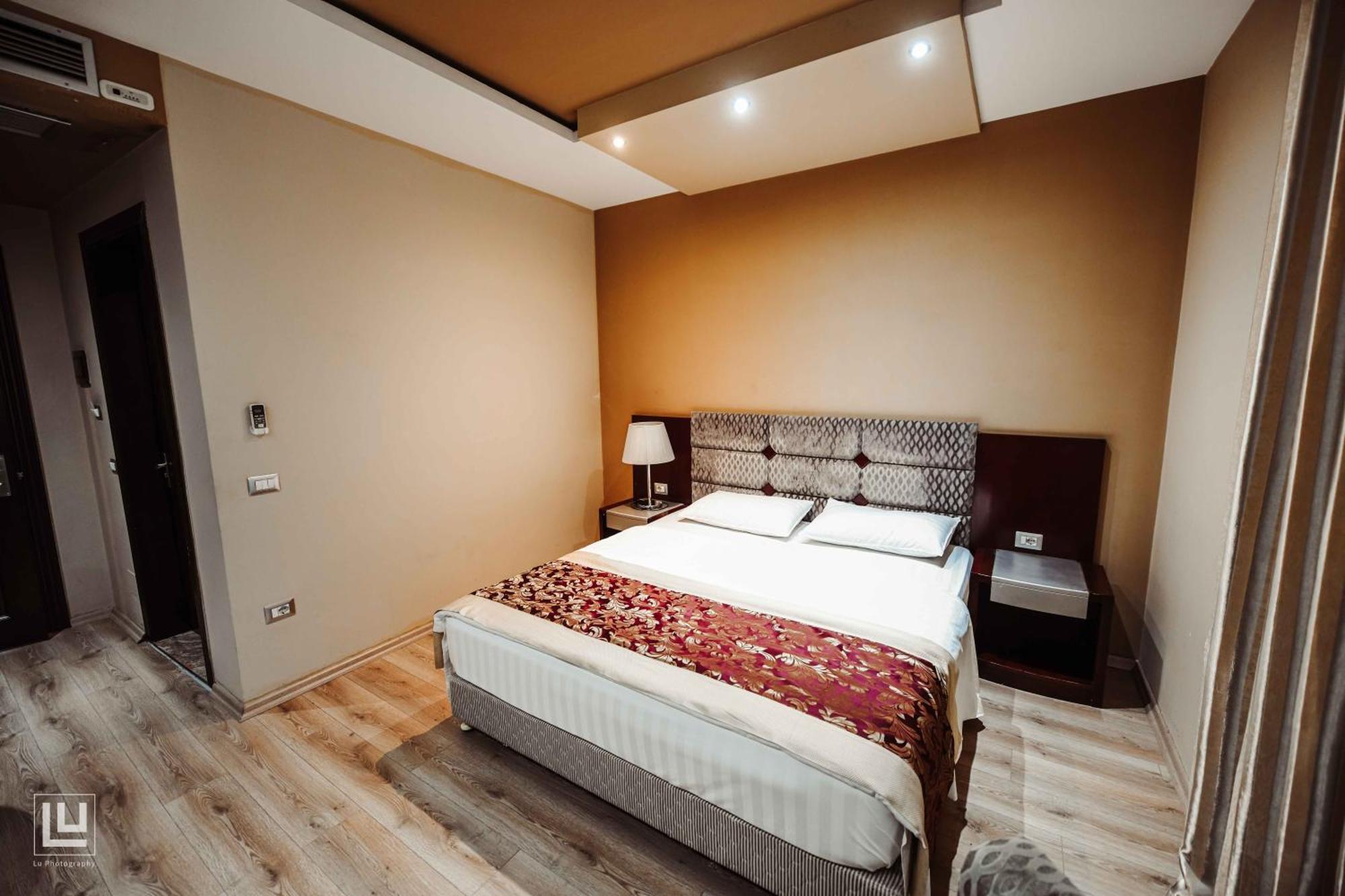 Hotel Arifi Shkoder Luaran gambar